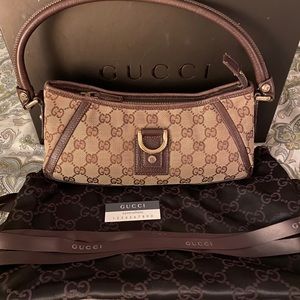 GUC authentic Gucci Abbey pochette
